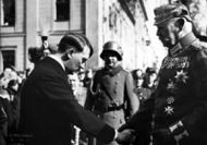 Bundesarchiv Bild 183-S38324, Tag von Potsdam, Adolf Hitler, Paul v. Hindenburg.jpg