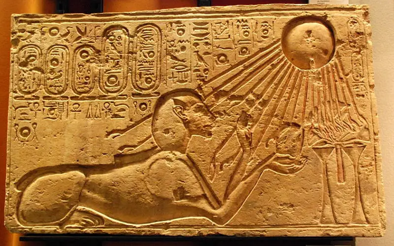 File:Akhenaten as a Sphinx (Kestner Museum).jpg